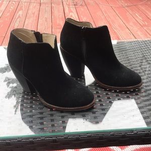 Soho Cobbler Black leather booties size 7.5